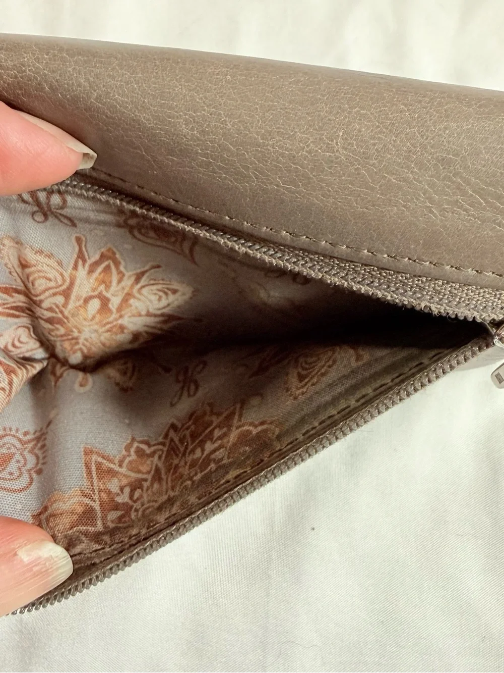 HOBO International Jill Trifold Leather Wallet Taupe Gray Floral Print Lining